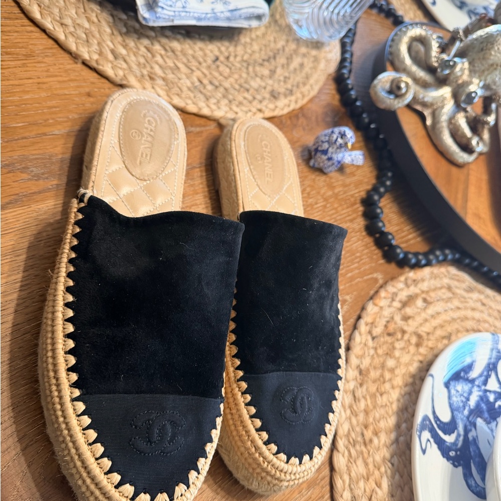 CHANEL Black and Tan Espadrille Slides